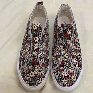 Corkys tennis shoes. Sz 9